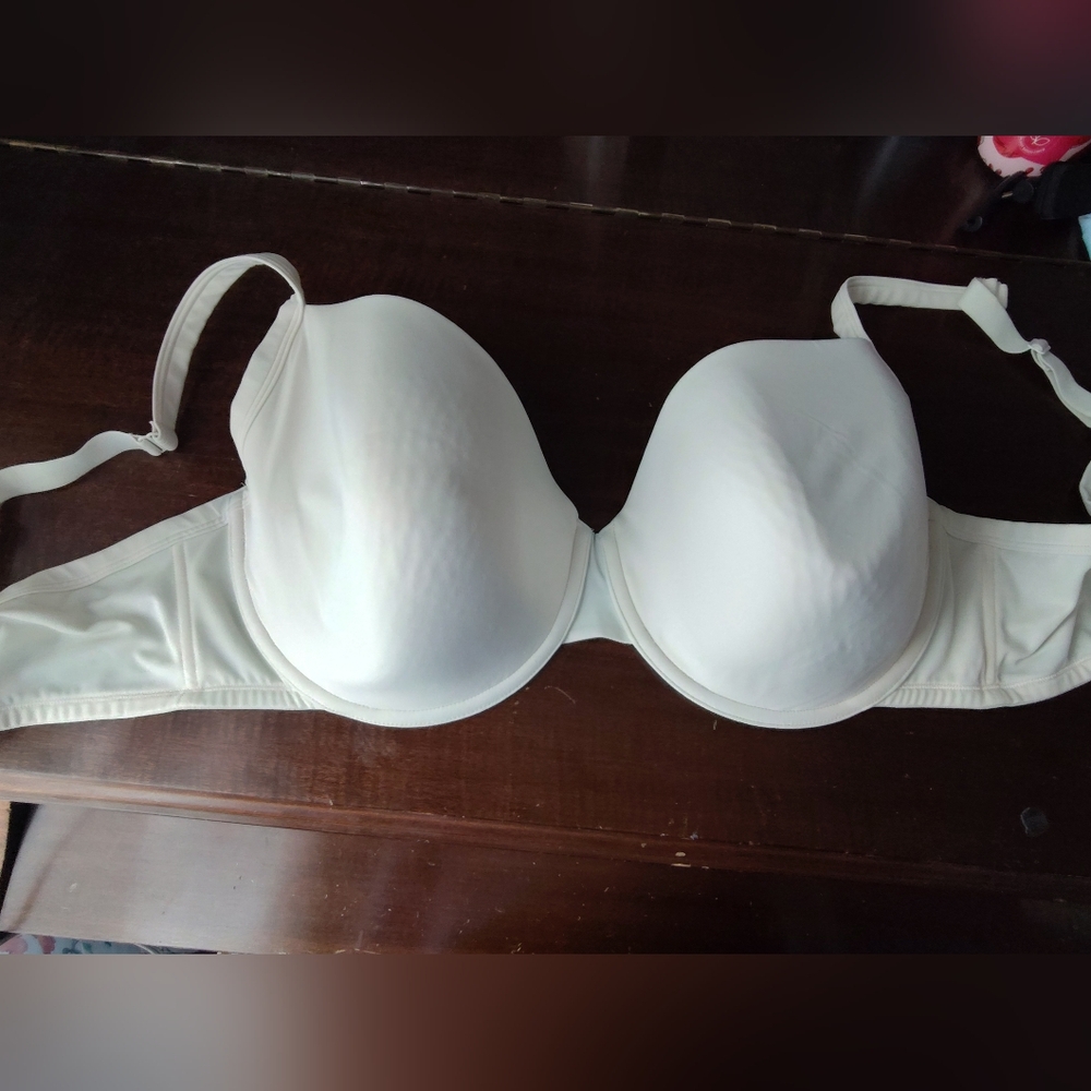 Cacique Classic Cream Bra Size 46DDD
